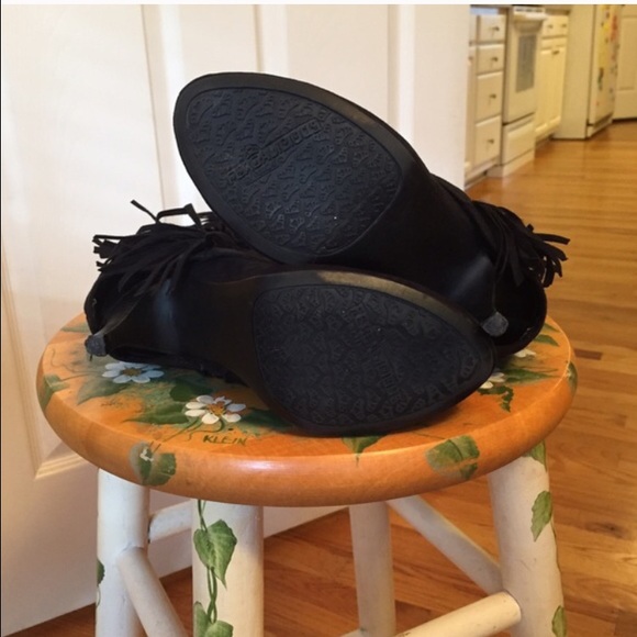 💕NWOB💕. CHIC FRINGE BOOTS - Picture 4 of 4